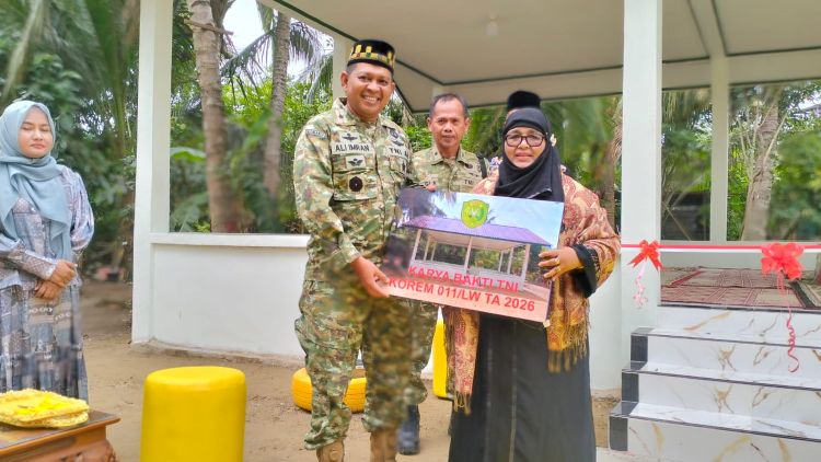 TNI Bangun Kembali Balai Pengajian Yatim yang Ambruk Diterjang Banjir di Aceh Utara