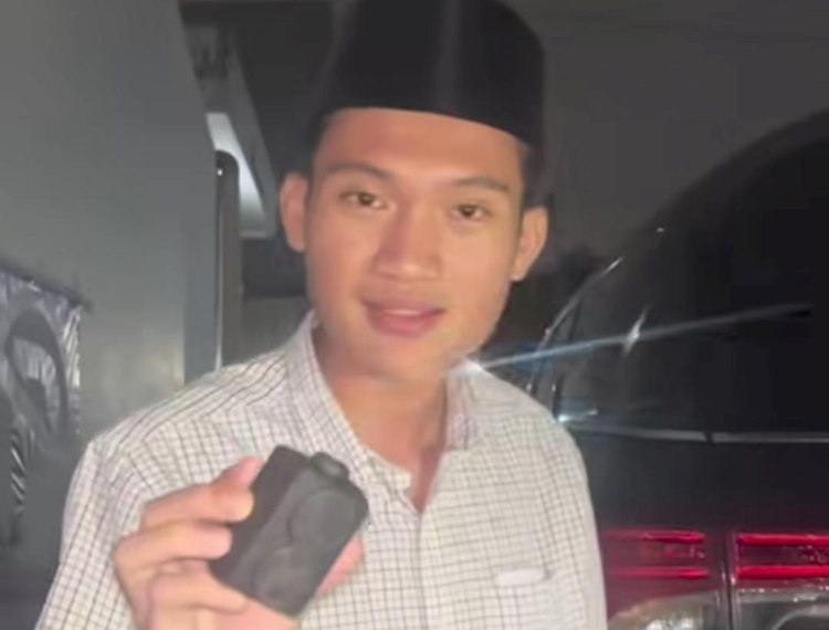 Tiyo Ardianto Eks Ketua BEM UGM Temukan Dua Alat Diduga Pelacak Mobil