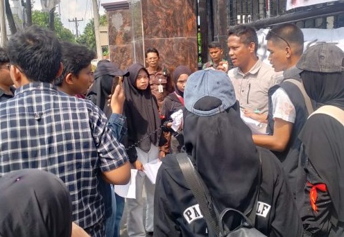 Demo Mahasiswa Desak Kejati Sumut Usut Pembelian Eks Rumah Singgah Covid-19 Siantar
