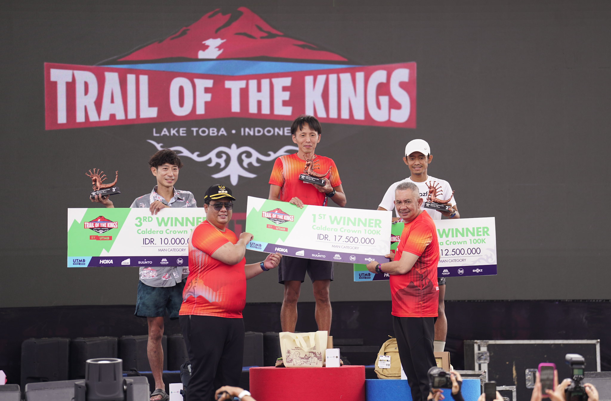 Trail of The Kings UTMB 2026 Berakhir, Pelari Asal Jepang Terpukau dengan Danau Toba