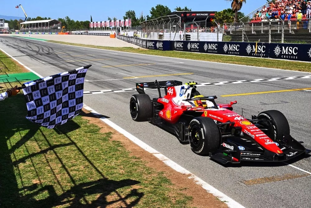 Hamilton Juara GP Barcelona 2026, Ferrari Akhiri Dominasi Mercedes