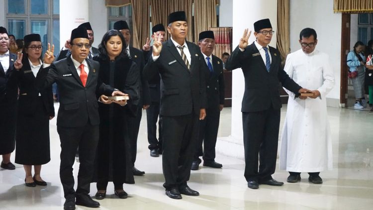 17 Pejabat Administrator Baru Dilantik di Taput, Wabup Minta Sekretaris Jadi Penggerak Kinerja OPD