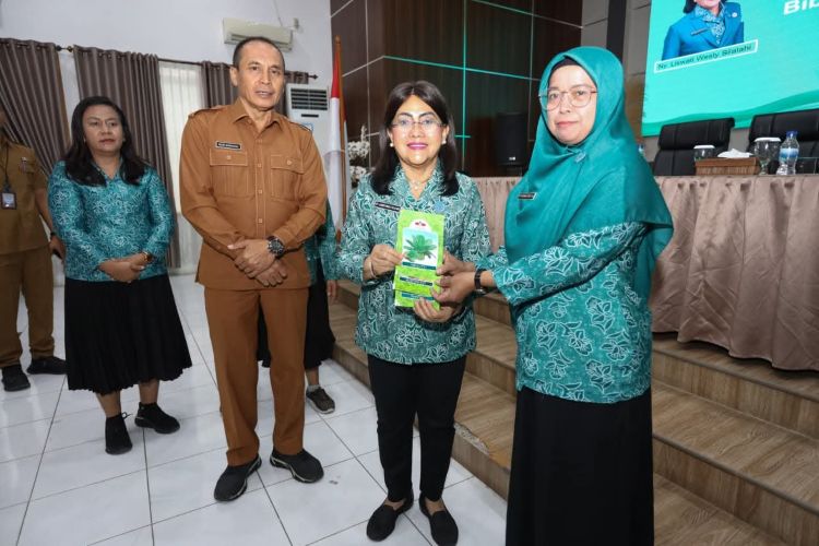 Liswati Bagikan Ribuan Bibit Sayuran, Warga Pematangsiantar Diajak Panen dari Pekarangan