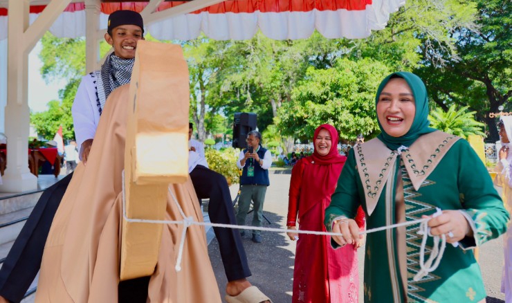 Unta Kreasi SD Al-Azhar Kairo Curi Perhatian di Pawai 1 Muharram Aceh