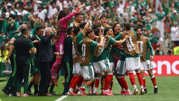 Meksiko Taklukkan Afrika Selatan, Tiga Kartu Merah Warnai Laga Pembuka