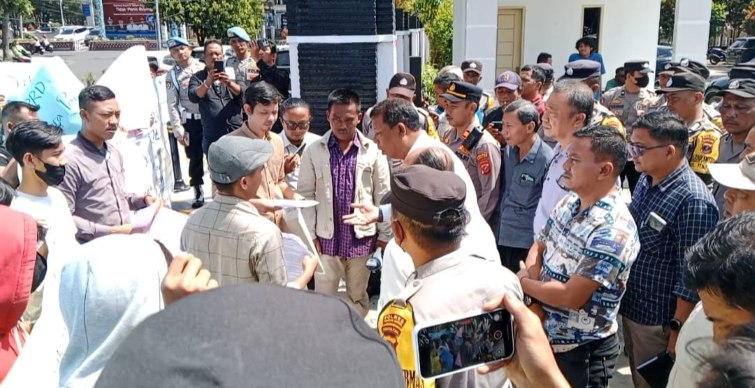 \"Hadapi\" Wesly, DPRD Siantar Didesak Gunakan Hak Angket