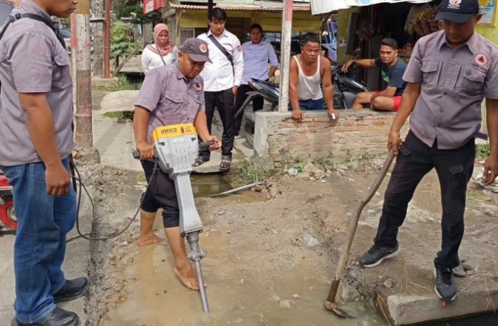 Saluran Tersumbat Sebabkan Banjir Setiap Hujan Turun, Warga pun Resah