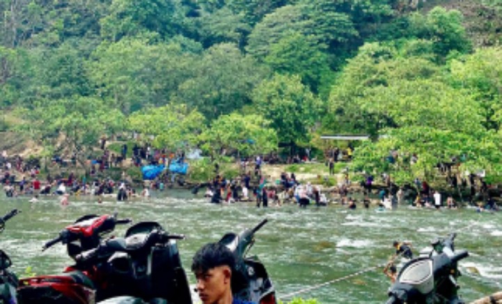 Libur Akhir Pekan, Wisatawan Padati Pantai Gomara Swiss Labura