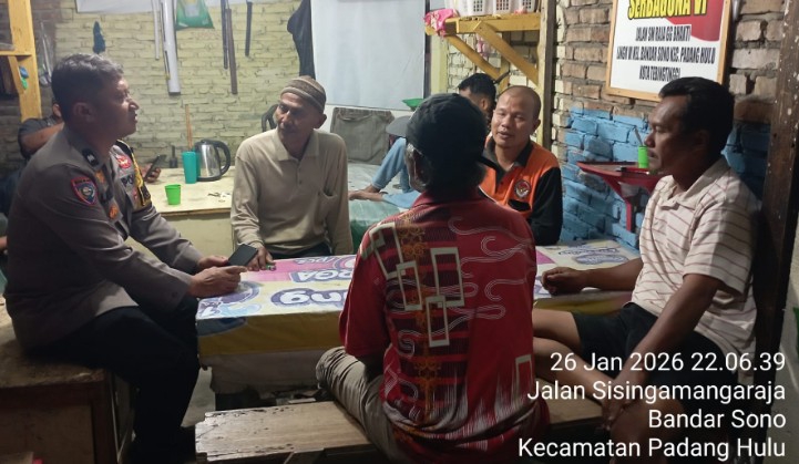 Tekankan Kewaspadaan, Polsek Padang Hulu Kunjungi Pos Satkamling Bandar Sono