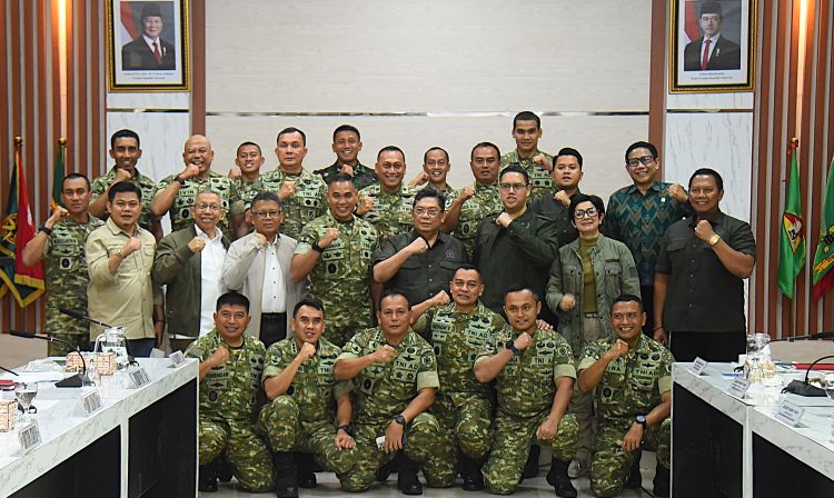 Komisi I DPR RI Serap Aspirasi Prajurit Kostrad di Cilodong