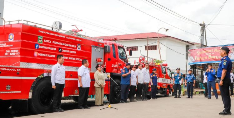 Armada Baru Pengisi Air Damkar Siantar Berkapasitas 8.000 Liter