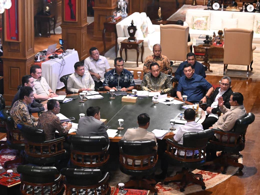Prabowo Kumpulkan Menteri di Hambalang usai Lawatan dari Luar Negeri