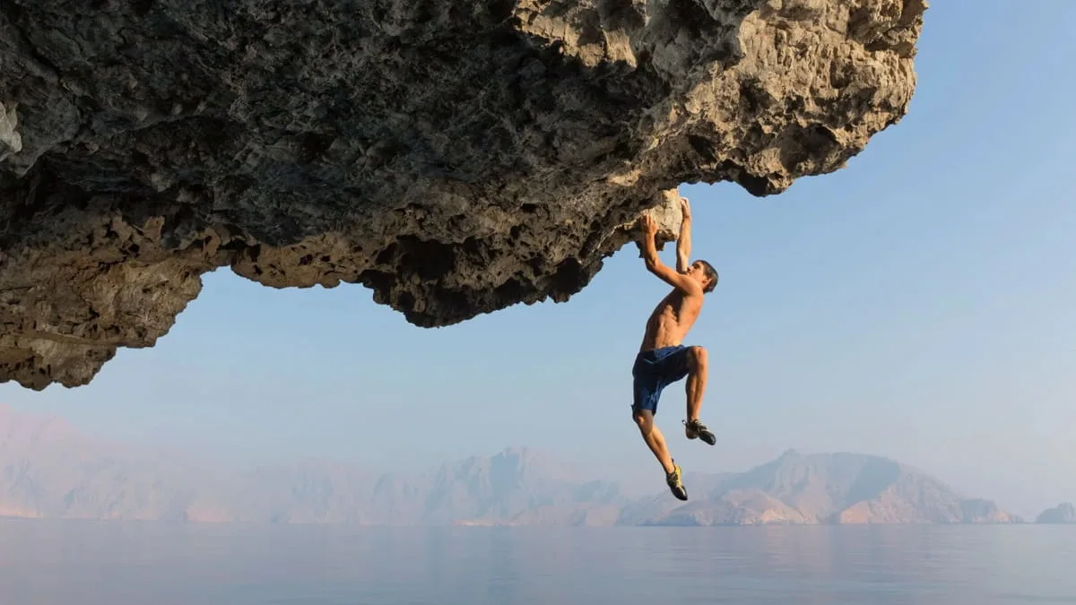 Alex Honnold Taklukkan Taipei 101 Tanpa Pengaman