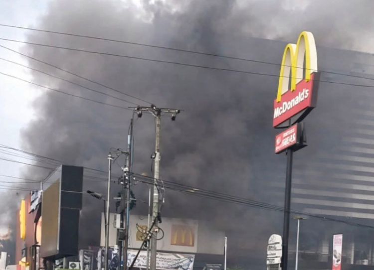 Kebakaran Hebat Landa Plaza Millenium Medan, Asap Hitam Gegerkan Warga