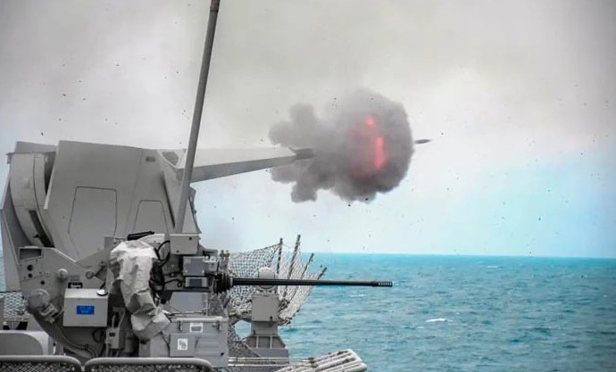 Armada Perang TNI AL Unjuk Kekuatan di Perairan Bangka Belitung