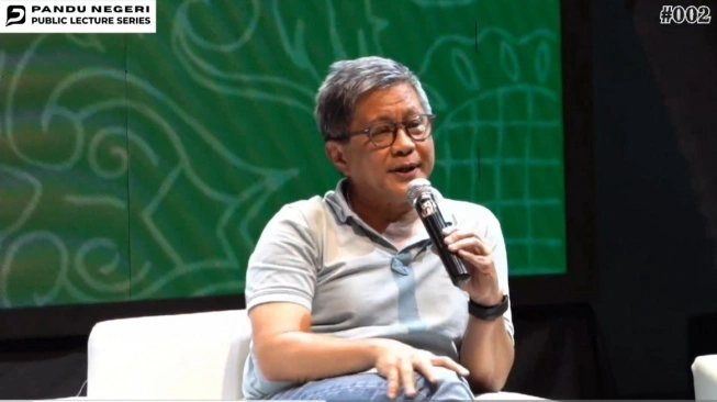 Marak Sarjana \'Ngojol\', Rocky Gerung: Negara Surplus Ijazah, Defisit Leader