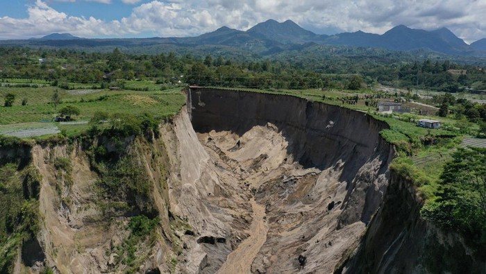 BRIN: Lubang Raksasa di Aceh Tengah Bukan Sinkhole, Ini Penyebabnya