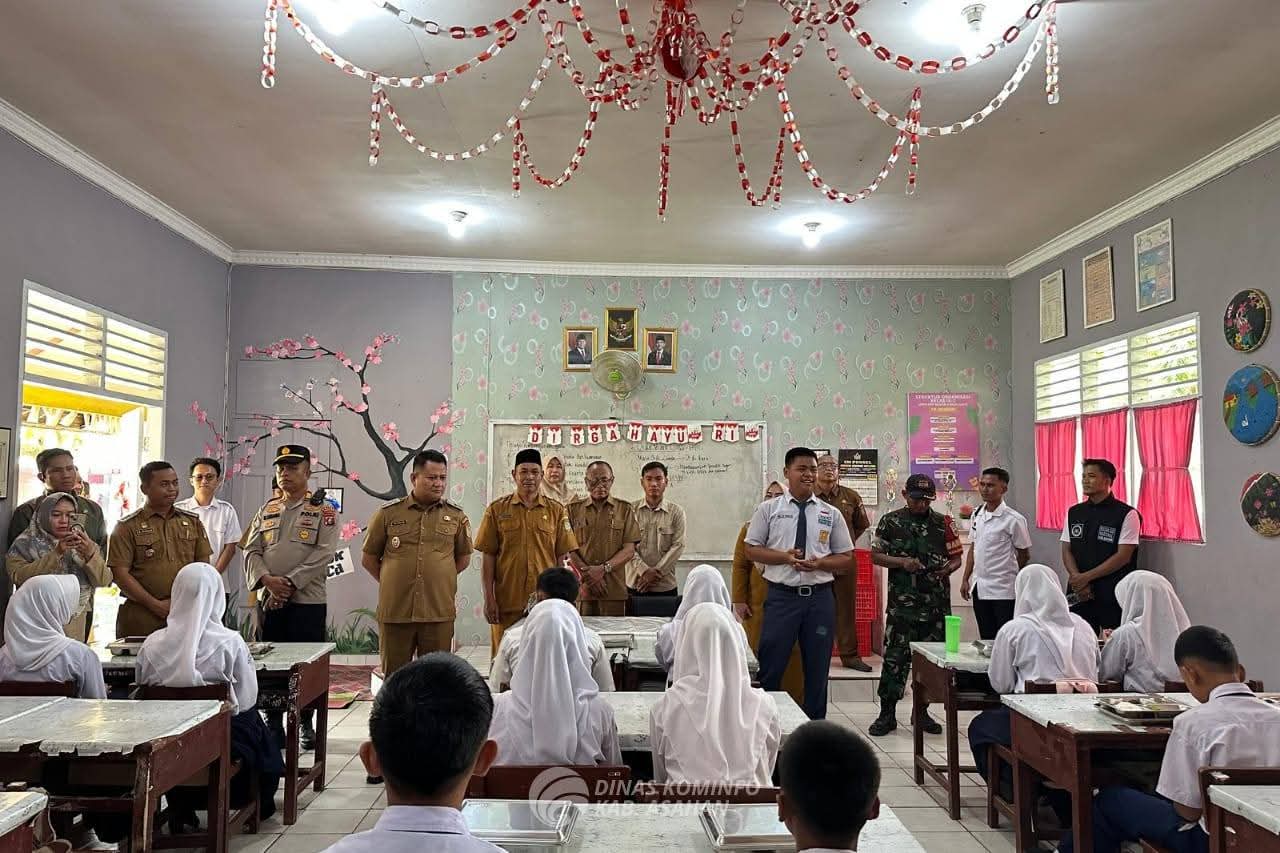 MBG Mulai Disalurkan ke Siswa SMPN 2 Silau Laut