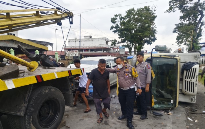 Kecelakaan Maut Nyaris Terjadi di Jalan Siantar-Parapat