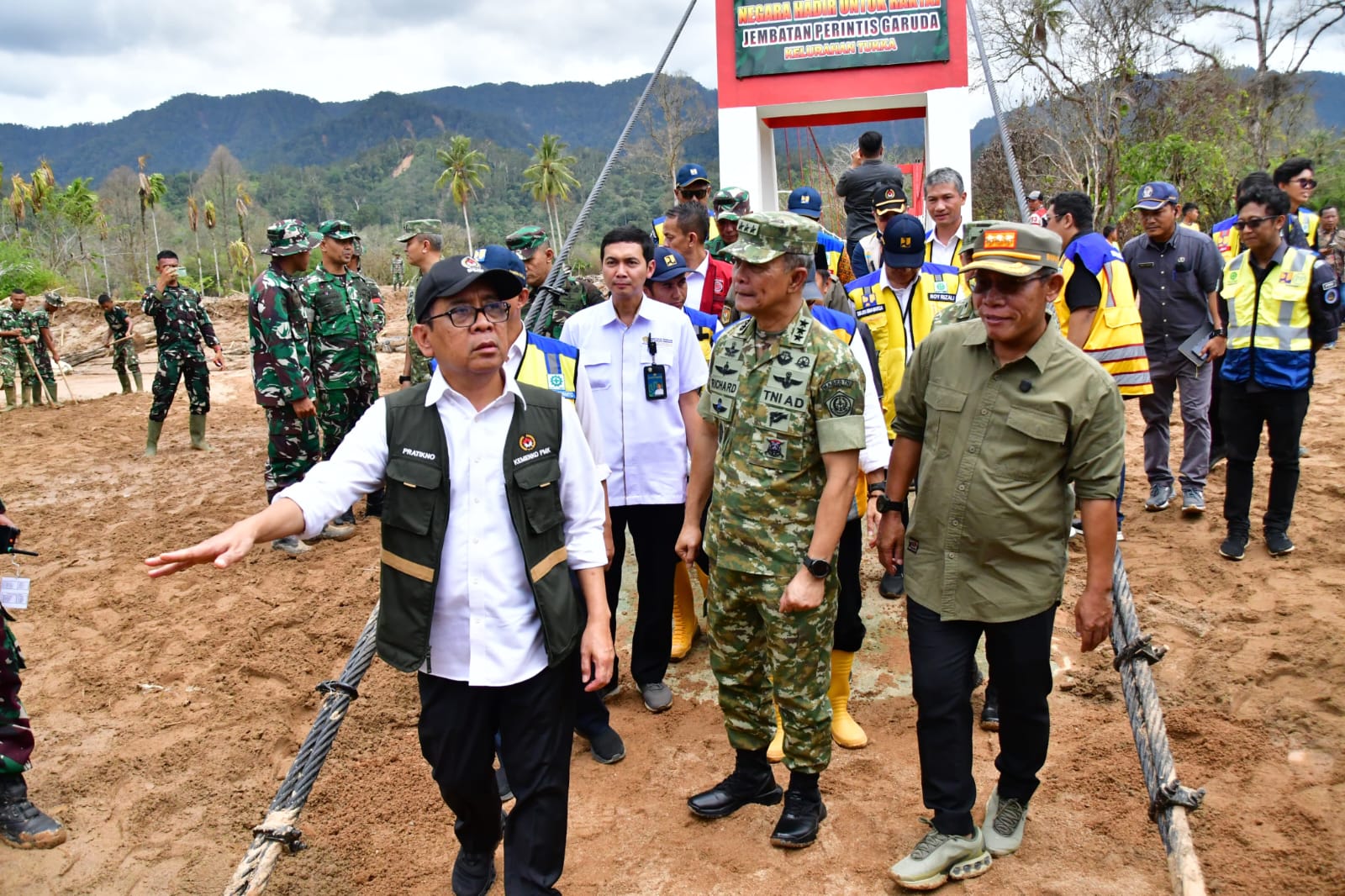Menko Pratikno Pastikan Pemulihan Kehidupan Masyarakat Tapteng