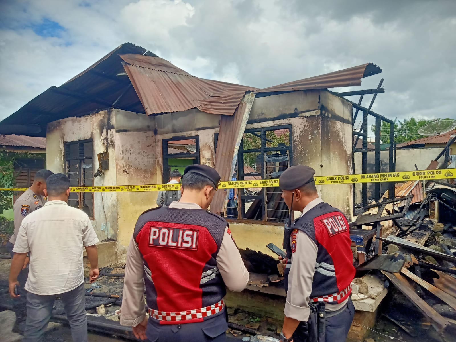 Onli Berlari Selamatkan Sang Ibu Saat Api Melahap Rumah Keluarga