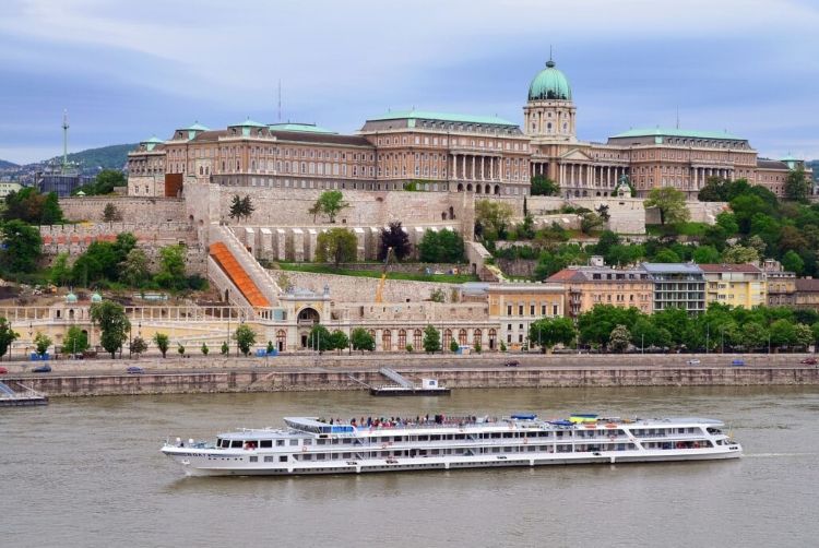 Lonjakan 55% Wisatawan Asing ke Budapest saat Akhir Pekan Valentine 2026