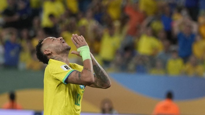 Neymar Buka Peluang Pensiun Desember 2026, Masa Depannya Jadi Sorotan