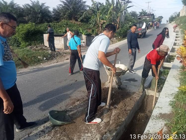 Jumpa Berlian Siantar Sitalasari, Gotong Royong Bersihkan Lingkungan