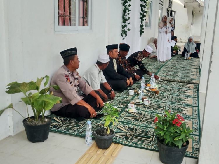 Polsek Bandar Khalifah Hadir di Acara Isra Mi’raj, Ini Pesan untuk Siswa