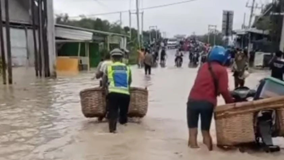 Banjir Rendam Purwodadi, Sejumlah Ruas Jalan Utama Terendam, Akses Transportasi Lumpuh