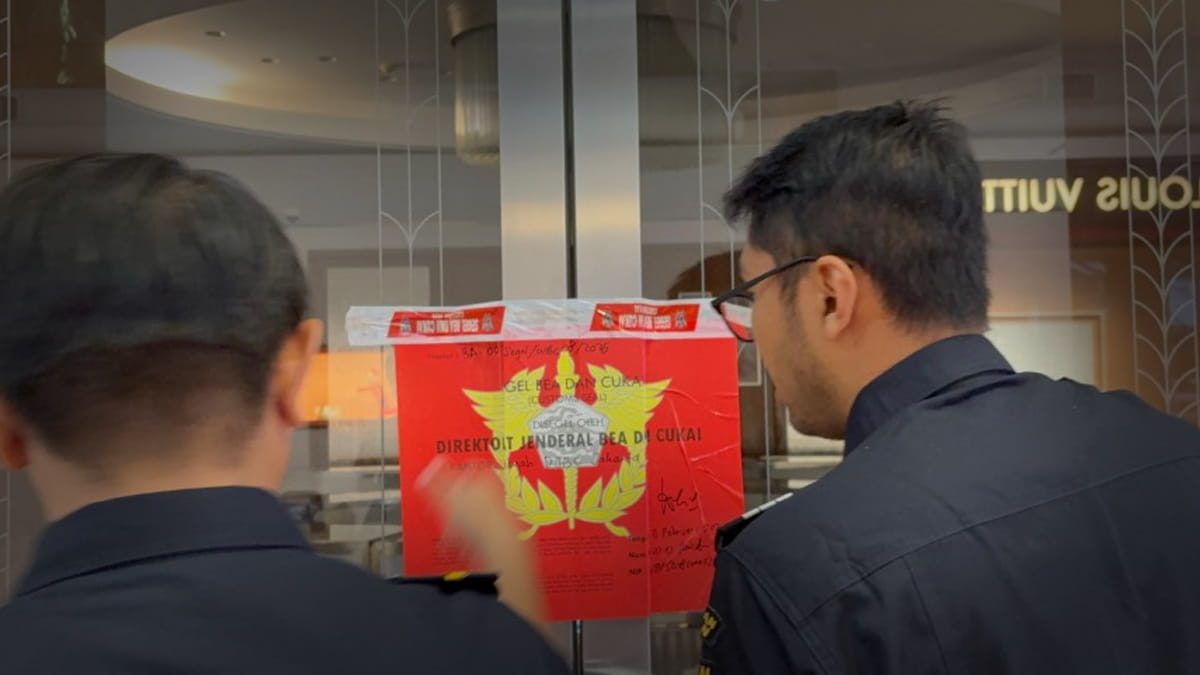 Tim Gabungan Bea Cukai-Pajak Segel Toko Perhiasan Mewah “Bening Luxury” di Jakarta Utara