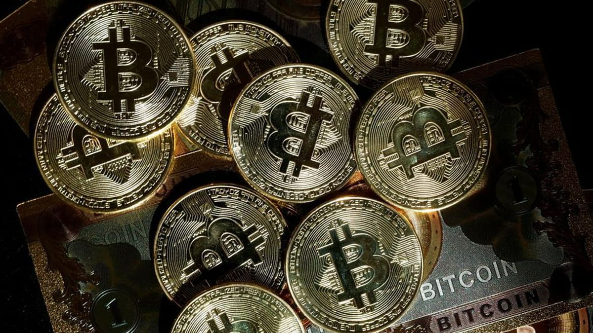 Bitcoin Jatuh ke Rp1,11 Miliar, Analis Sebut Peluang & Risiko Masih Setara