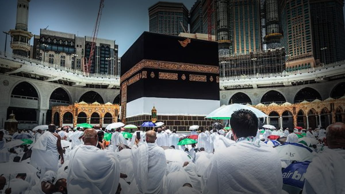 Jemaah Umrah Indonesia Terjebak di Saudi Akibat Dampak Konflik, Kemlu Siaga Koordinasi Pemulangan