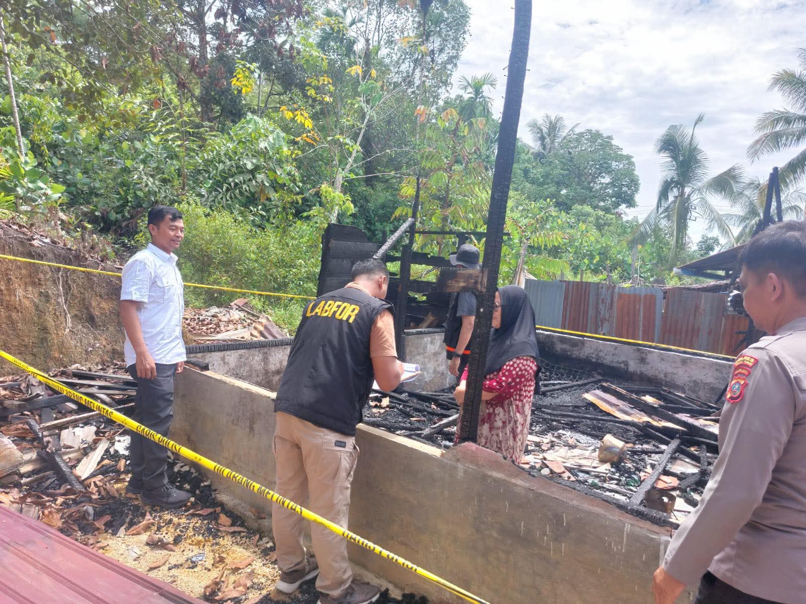 Selidiki Dugaan Pembakaran di Tapteng, Tim Labfor Poldasu Periksa TKP