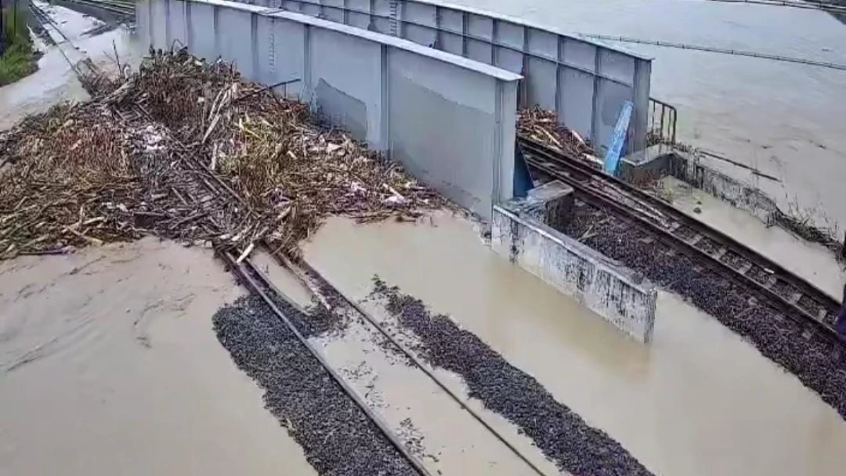 Jalur Kereta Api Utara Lumpuh, Banjir di Grobogan Bikin Perjalanan Jakarta–Surabaya Terganggu