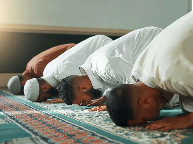 Salat Tarawih 23 atau 11 Rakaat? Ini Penjelasannya