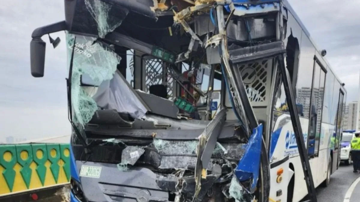 Adu Banteng di Skyway TransJakarta, 23 Penumpang Luka Ringan