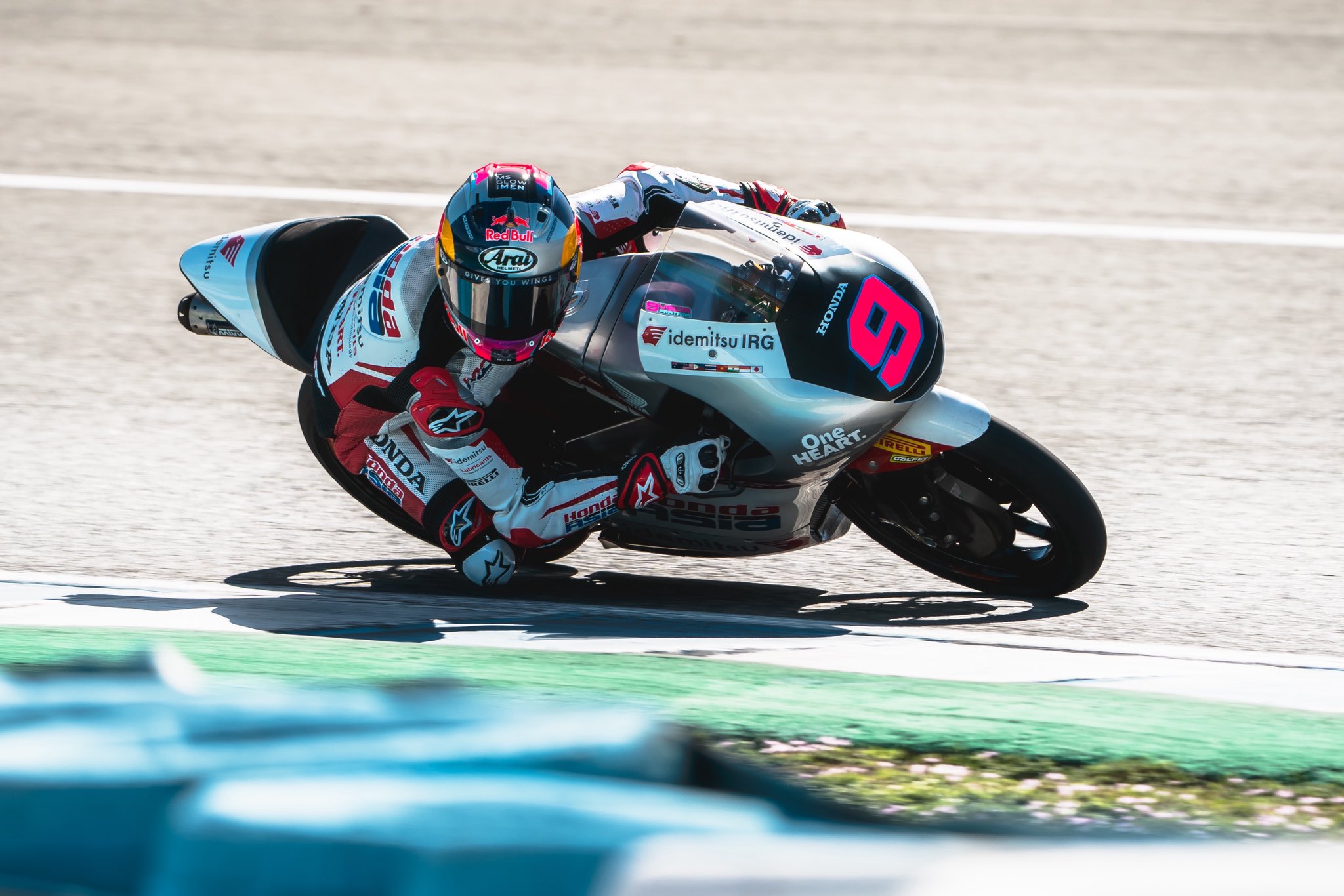 Debut Moto3 Veda Ega Tampil Apik