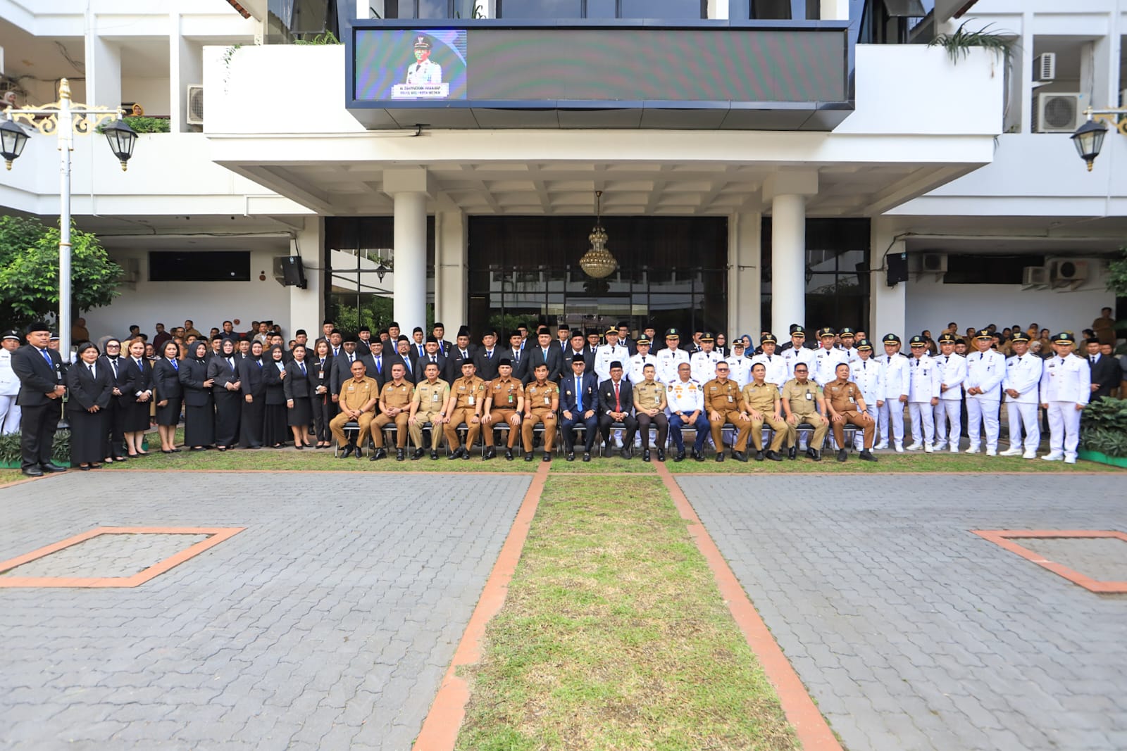 Walikota Rico Waas Lantik 213 Pejabat Administrator dan Pengawas
