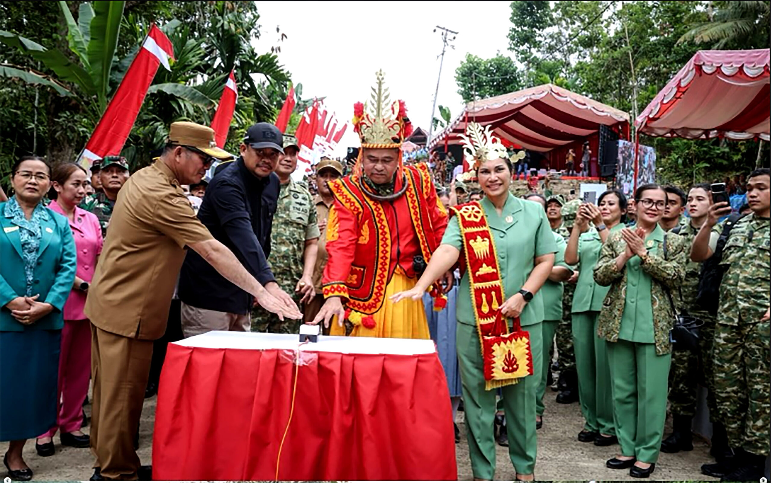 Gubernur Bobby dan KSAD Resmikan Jembatan Bailey di Nias Selatan