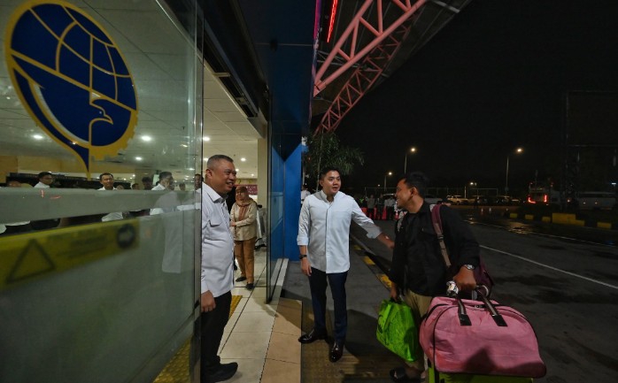 Pantau Arus Balik, Menhub dan Seskab Sambut Kedatangan Pemudik Dini Hari