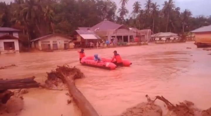 Hujan Deras Picu Banjir di Tukka Tapanuli Tengah, Warga Hutanabolon Dievakuasi