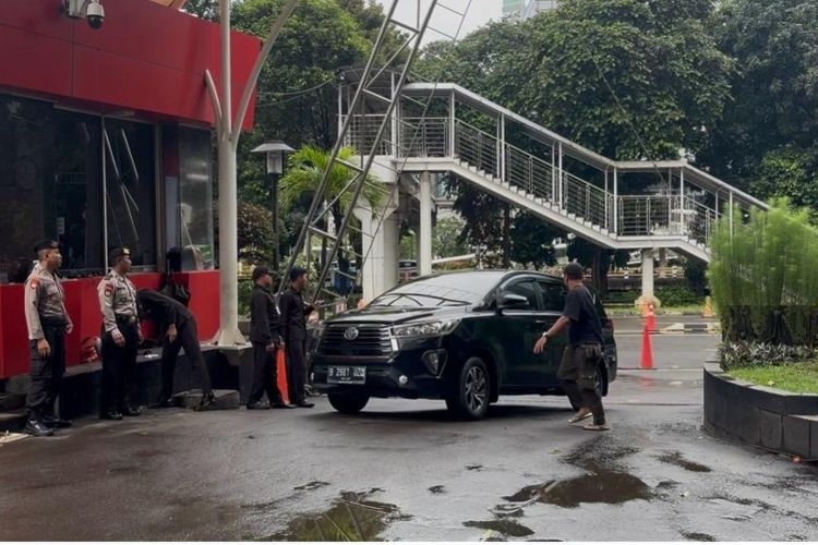 OTT Bupati Pekalongan: KPK Sita Kendaraan dan Barang Bukti Elektronik