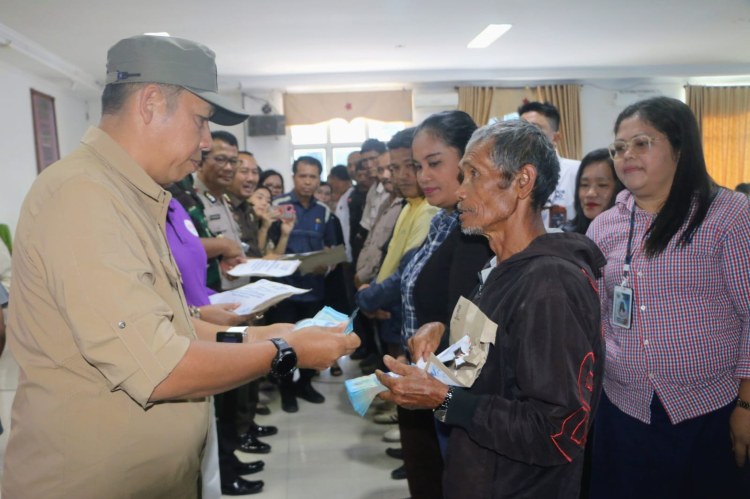 434 KK Terdampak Bencana di Taput Terima Bantuan Jadup dari Kemensos