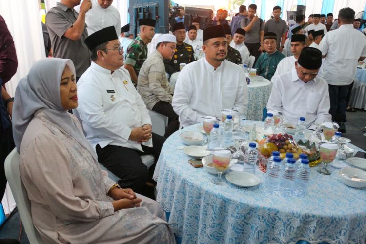 Safari Ramadhan di Pematangsiantar, Bobby Nasution Serahkan Bantuan Rp350 Juta untuk Masjid