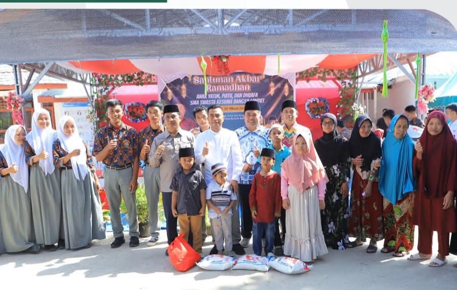 Siswa SMAS Kesuma Bangsa Santuni Anak Yatim