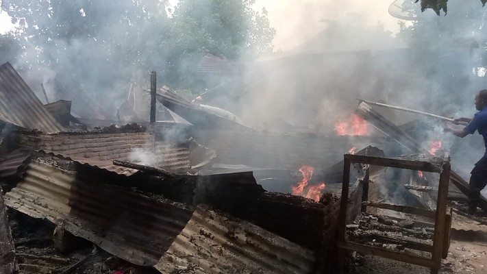 Si Jago Merah Mengamuk di Nagori Serapuh, Satu Rumah Ludes Terbakar