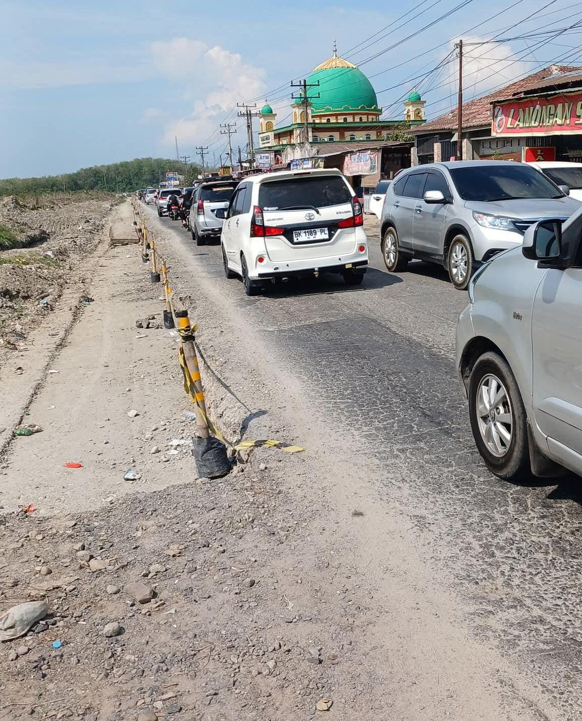 Hari Kedua Lebaran 2026, Pintu Tol Kisaran Dipadati Kendaraan Pemudik dan Wisatawan