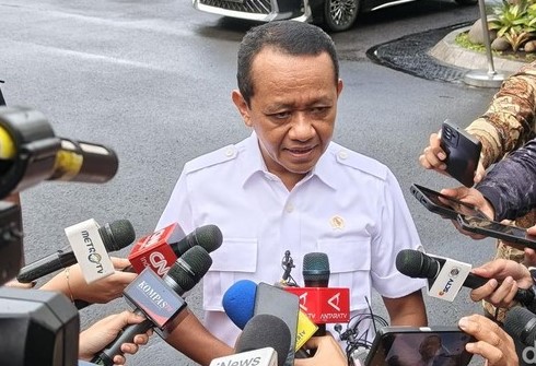 Bahlil Minta Warga Hemat Energi Saat Krisis, Penggunaan Gas LPG Jadi Sorotan