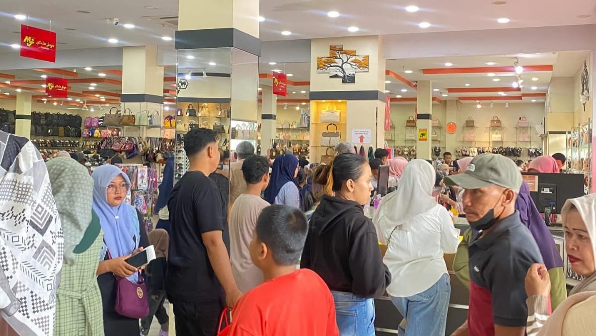 Warga Kisaran Berburu Perlengkapan Lebaran